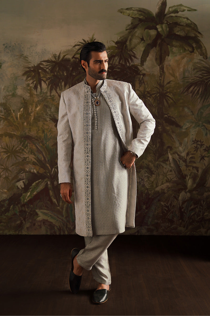 Man wearing a grey kurta pajama se