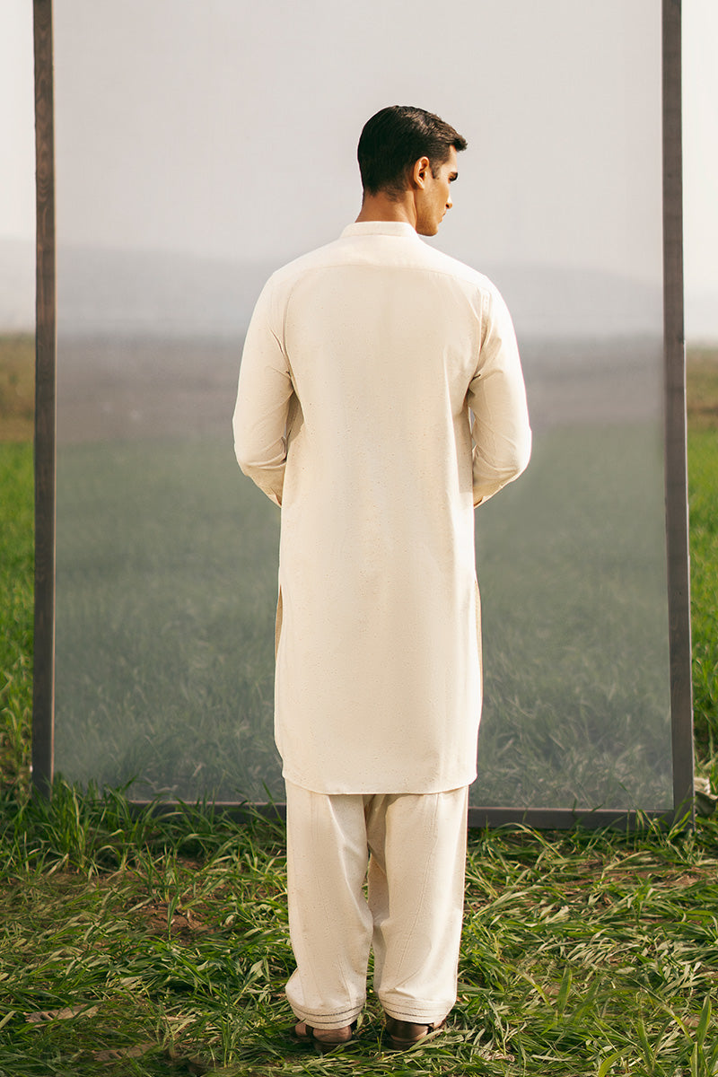 Premium boski shalwar kameez for men with a timeless and luxurious design.