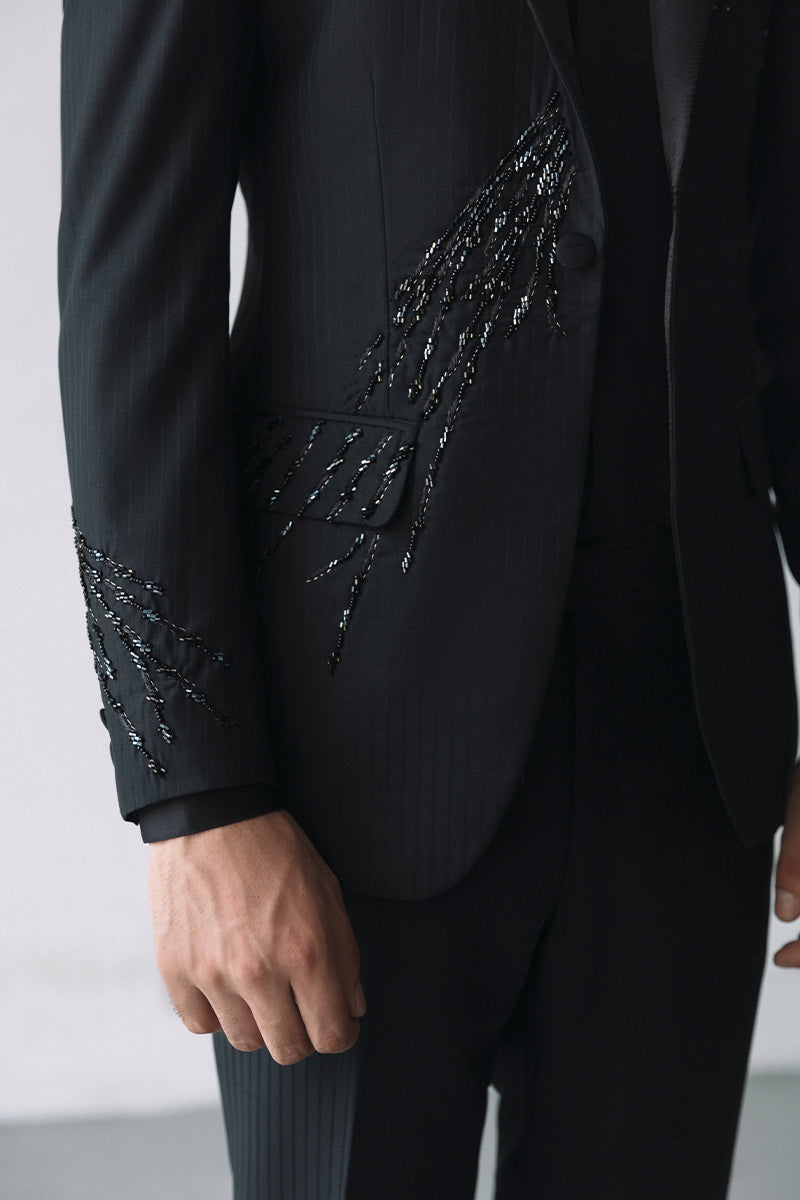 'NOIR' PEAK LAPEL SUIT