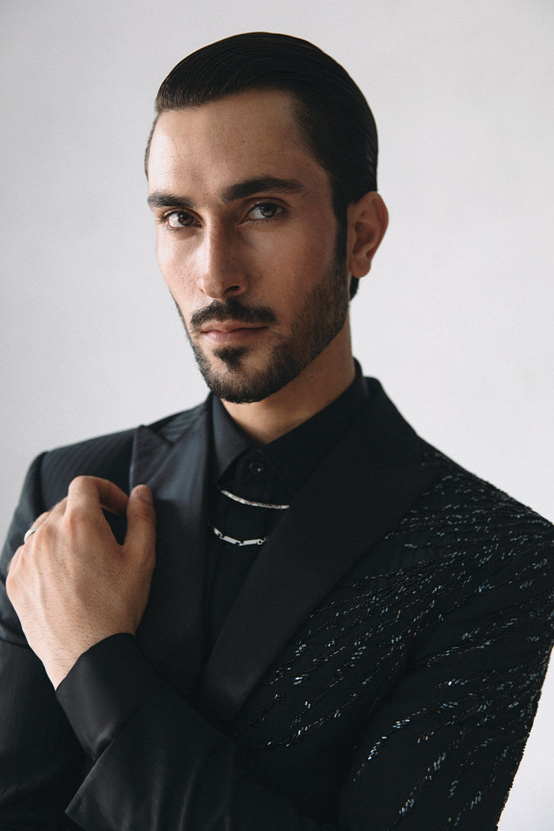 'NOIR' PEAK LAPEL SUIT