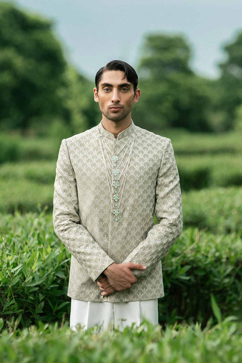 Classic wedding prince coat featuring a timeless green design, ideal for grooms seeking a regal style