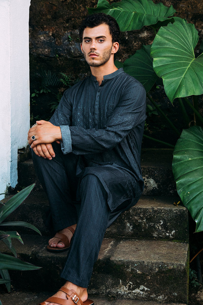 GREEN EMBROIDERED KURTA PAJAMA