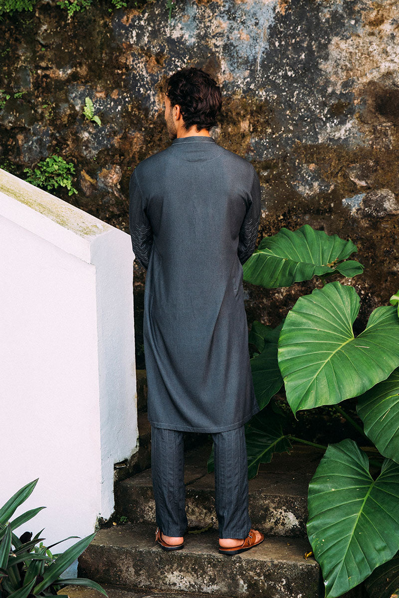 GREEN EMBROIDERED KURTA PAJAMA